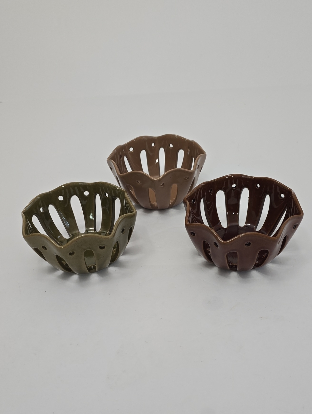 Hearth & Hand Magnolia Set Of 3 Wavy Edge Stoneware Mini Berry Bowls